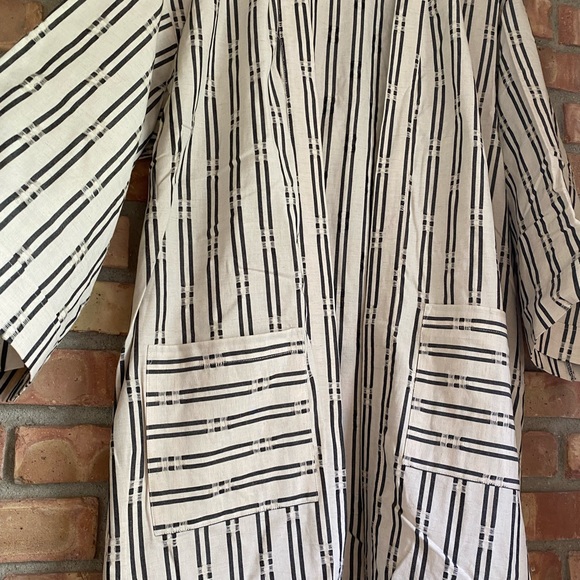 Universal Threads Long Roaming Lightweight Coverup - Picture 6 of 9